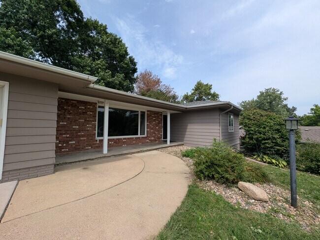 Foto del edificio - 4005 S Glenview Rd