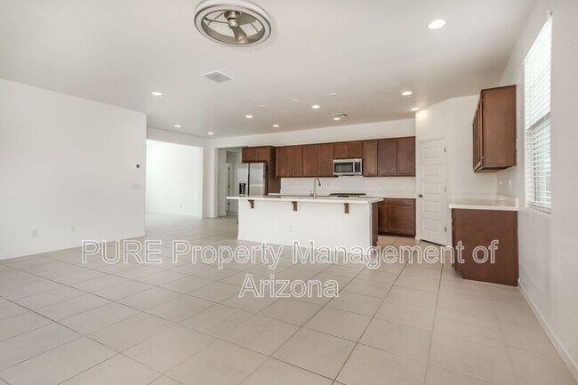 Foto del edificio - 3769 N 102nd Ave