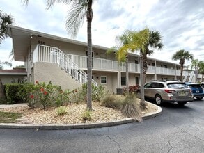 Building Photo - 966 La Costa Cir