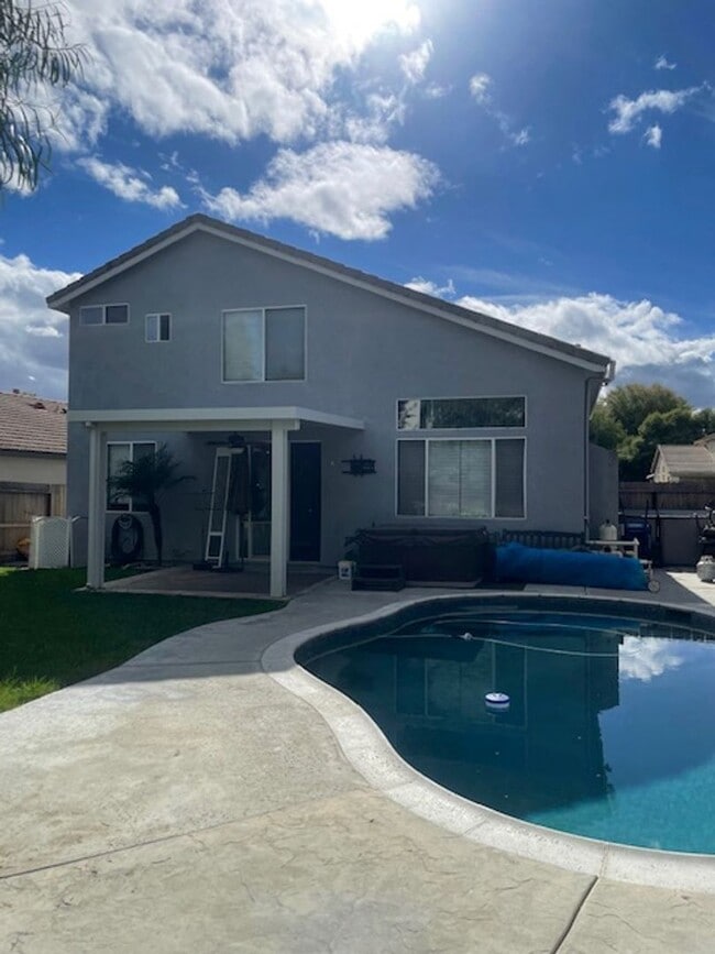 Building Photo - Pool and Spa