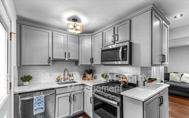 Foto del edificio - 6666 Barrett Rd