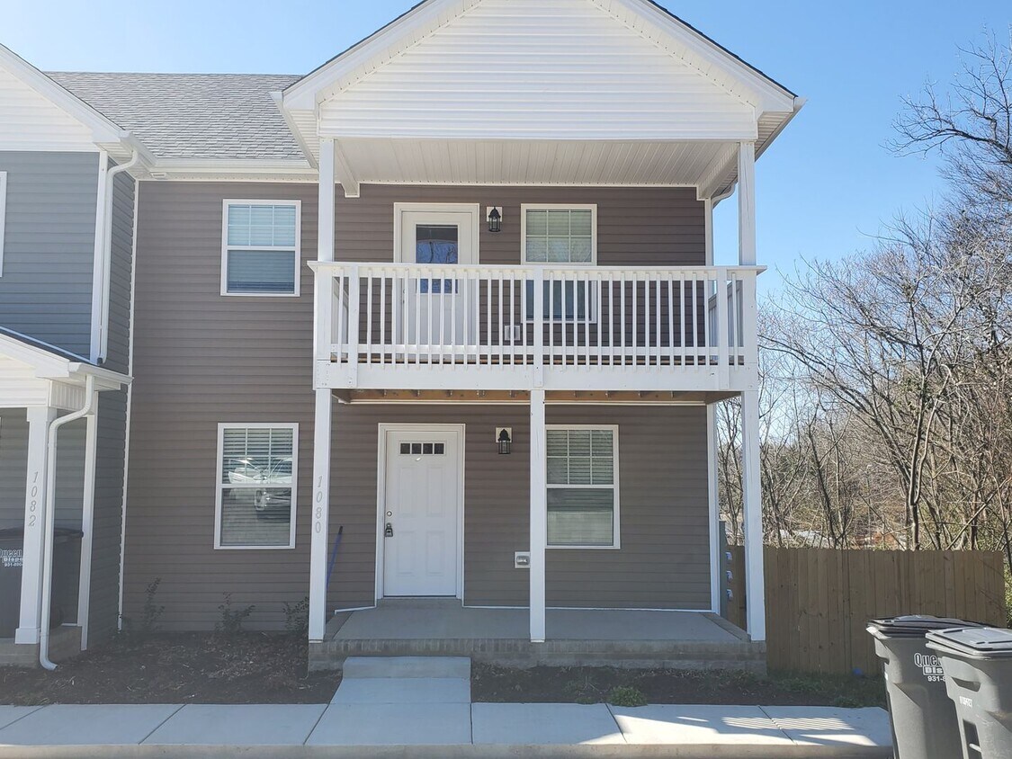 Primary Photo - $1650 - 3 Bed 2.5 Bath End Unit Luxury Tow...