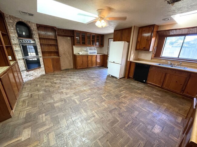 Building Photo - 770 Peyton Dr, Beaumont, TX 77706