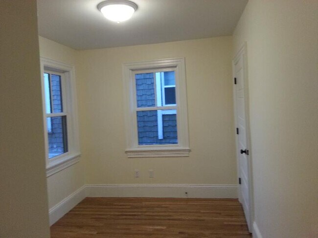 Building Photo - 84 Linden St
