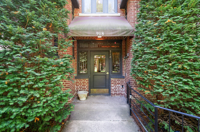 Building Photo - 918 Goodrich Ave