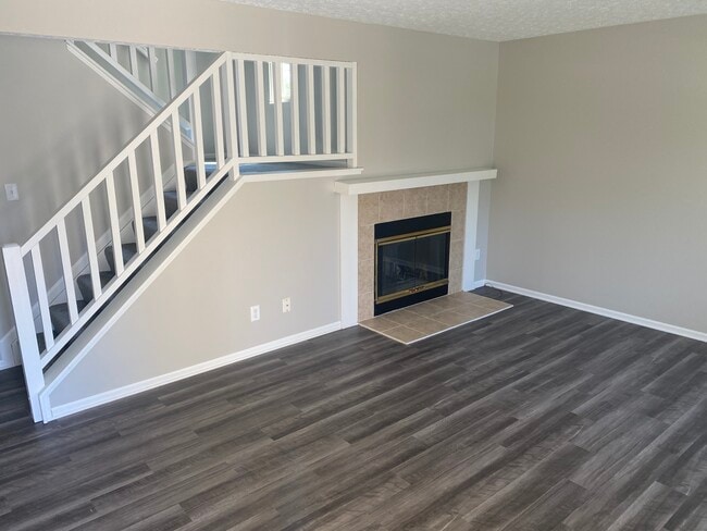 Building Photo - 1330 Donwalter Ln