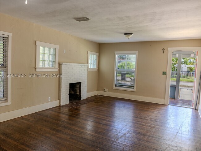 Foto del edificio - 520 NE 129th St