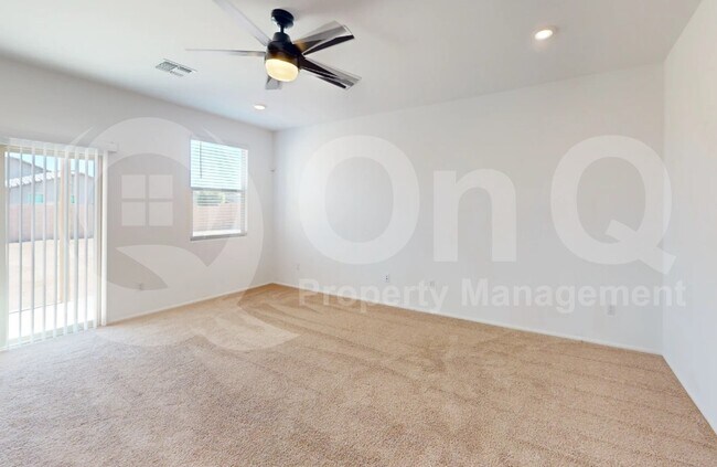 Foto del edificio - 6301 S Crescent Peak Dr
