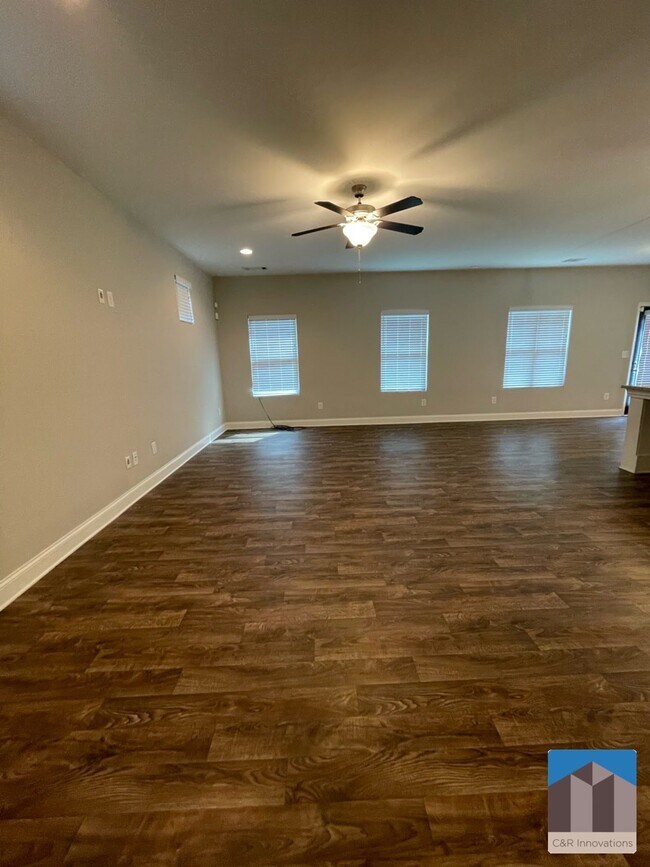 Foto del edificio - 300 Omnia Ridge Way