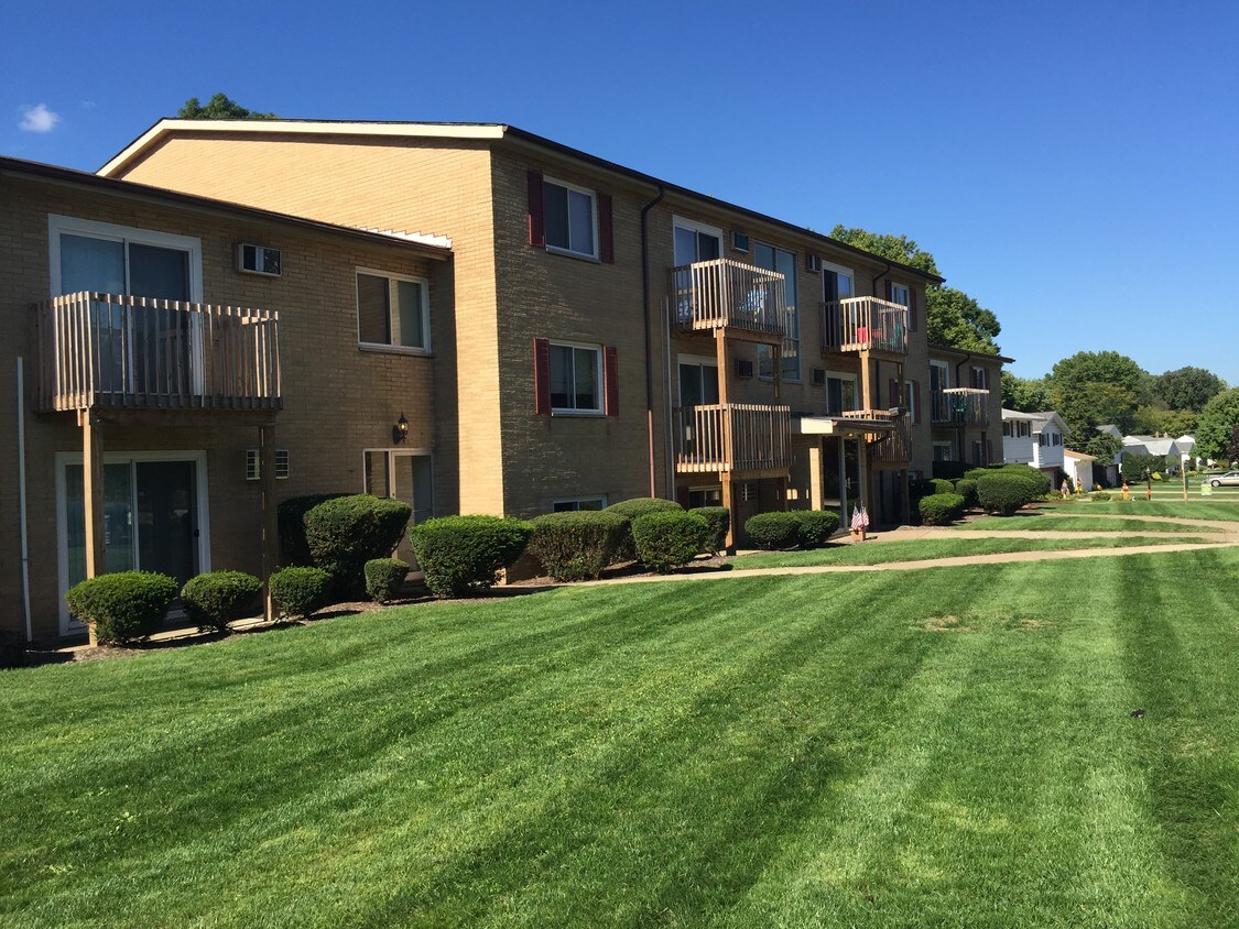 4396 W 202nd St, Fairview Park, OH 44126 Apartments in Fairview Park