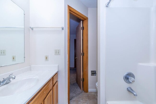 Building Photo - 537 Henderson Crossing - Half Off Admin Fees & $350 Gift Card!
