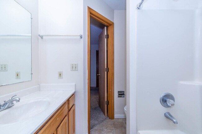 Foto del edificio - 537 Henderson Crossing - Half Off Admin Fees & $350 Gift Card!