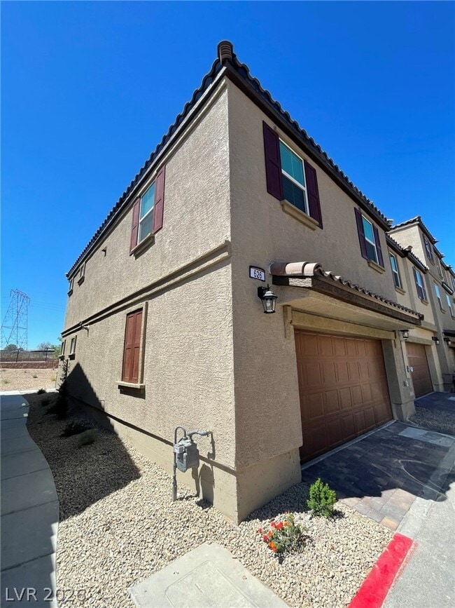 Building Photo - 626 Sedum Ave.