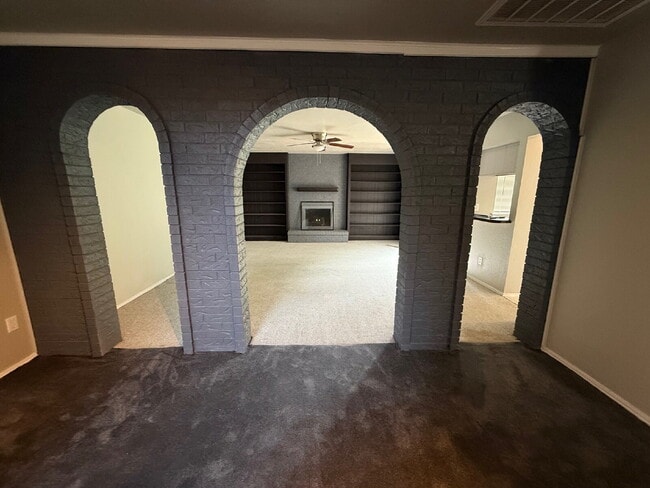 Building Photo - Spacious 4-Bedroom Yukon Home Full of Char...