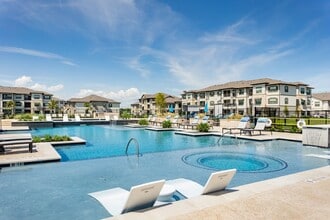 Building Photo - Hawthorne at Bay Forest