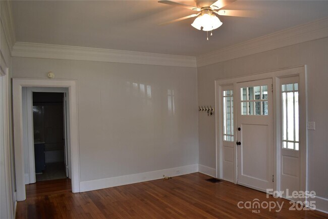 Foto del edificio - 629 N Cedar St