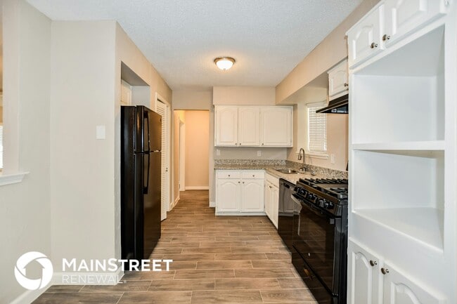 Building Photo - 926 Wateka Way