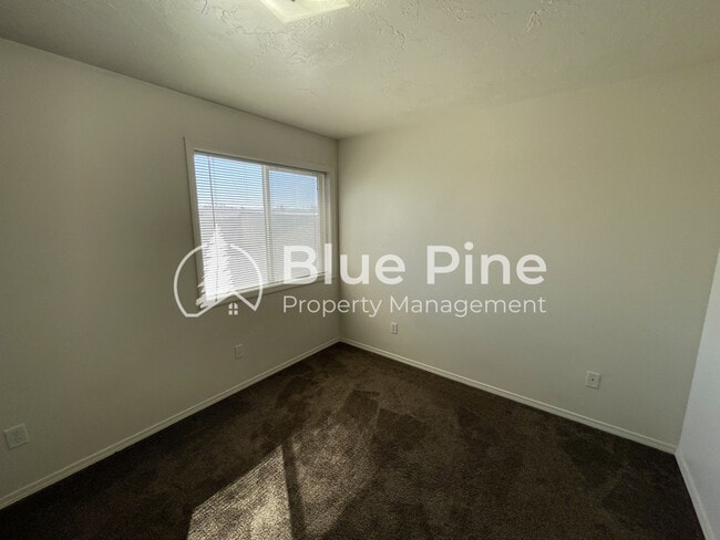 Foto del edificio - 345 S Byron Ave
