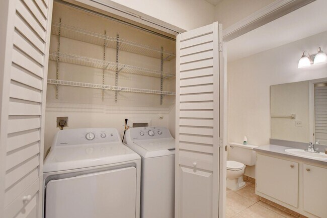 Foto del edificio - 499 Hardwood Pl