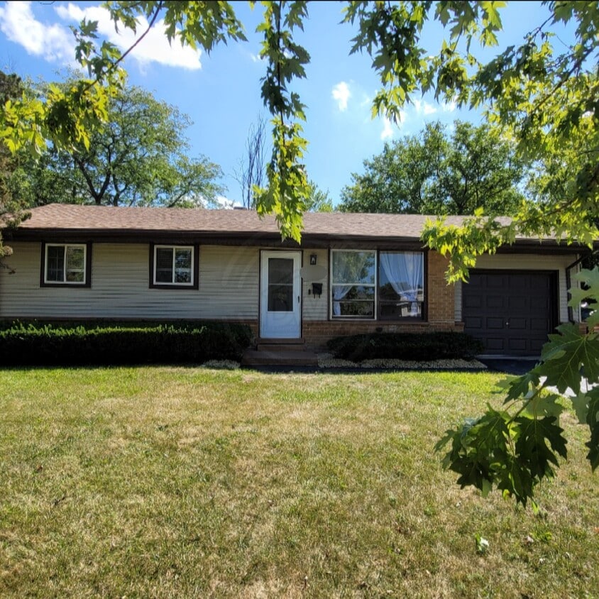 Primary Photo - 3211 Oak Ct