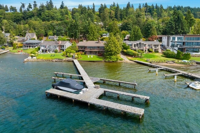 Building Photo - 4Bd/2.25Ba Bellevue House