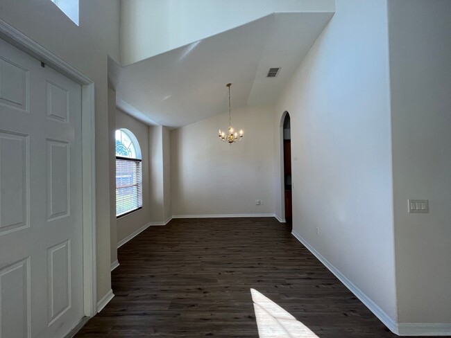 Building Photo - Stunning 2 story home features 4 bedrooms,...