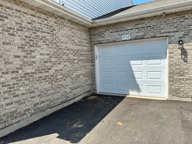 Building Photo - 973 Constance Ln