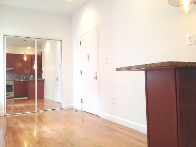 Building Photo - 90 Stanton St