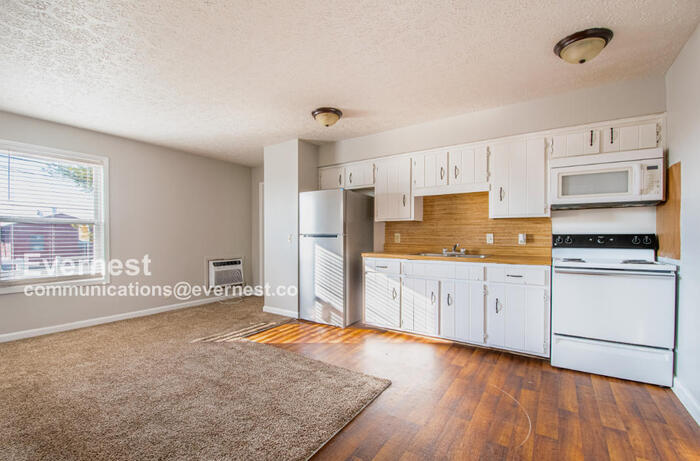 Foto principal - 1059 Woods Ferry Rd