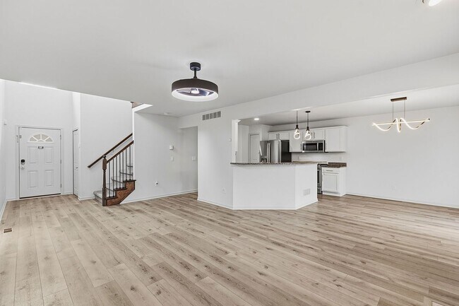 Foto del edificio - 6650 Chandler Dr