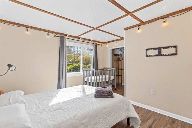 Foto del edificio - 417 N Crestwood Dr