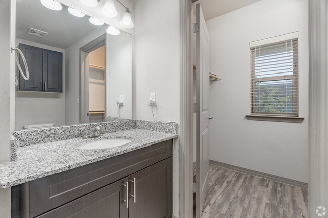Foto del edificio - Live Oak Apartments