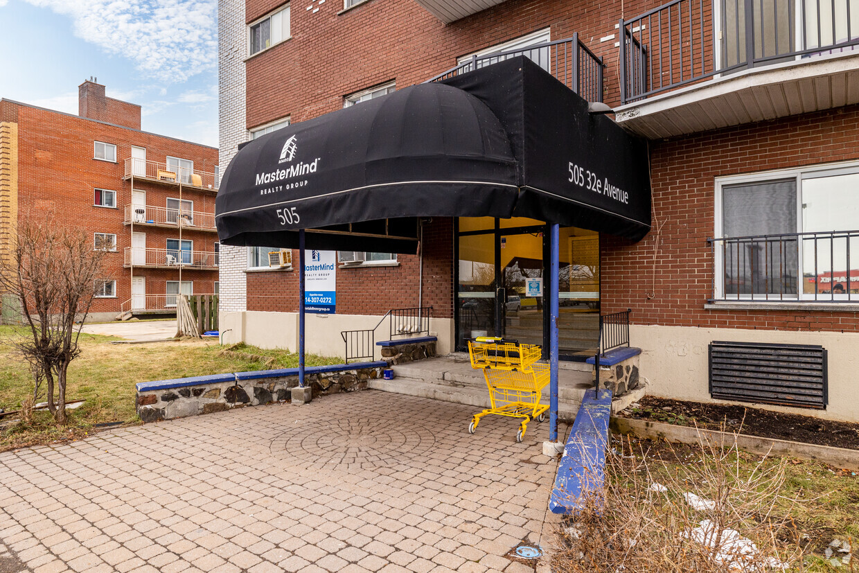 Building Photo - Le 505