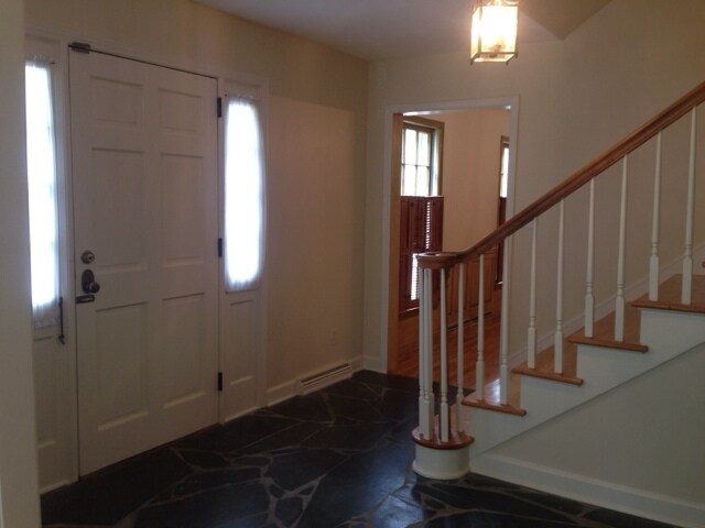 Building Photo - 4 BR home in NW school district--Lawn Service Included!