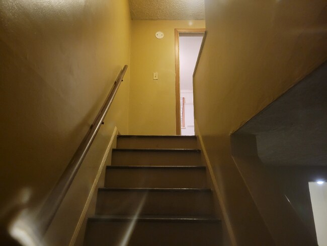 Building Photo - 1358 E 25th Ave