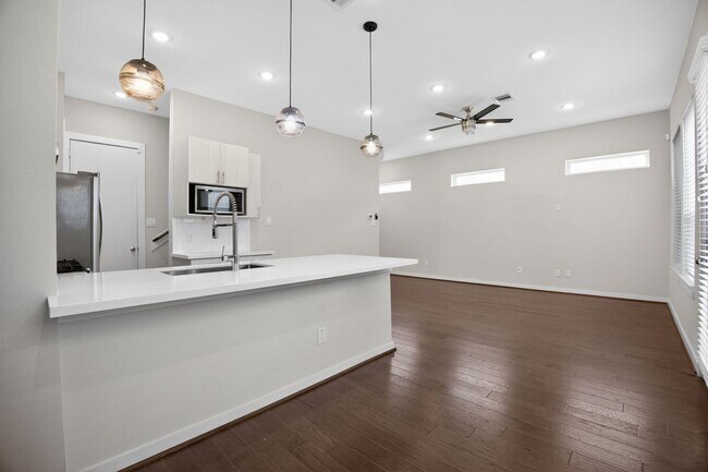 Building Photo - 619 Thornton Oaks Ln