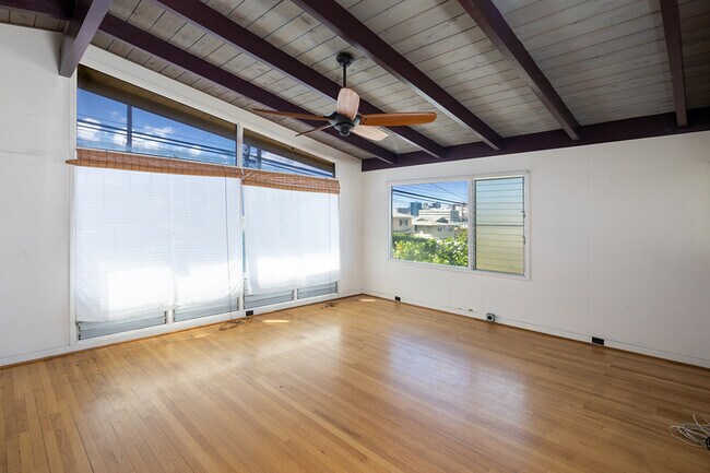 Building Photo - 2038 Liliha St