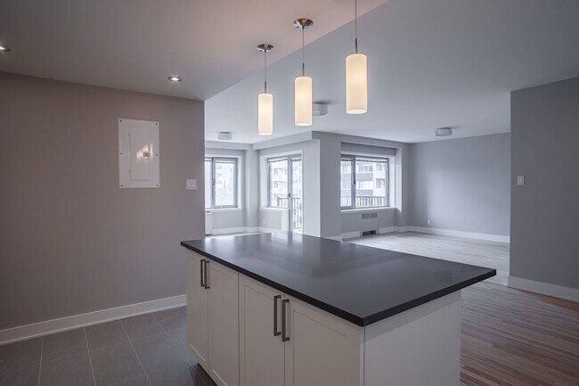 Photo du bâtiment - 3495 Rue de la Montagne