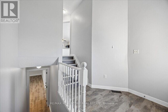 Building Photo - 210 Dunsmore Ln