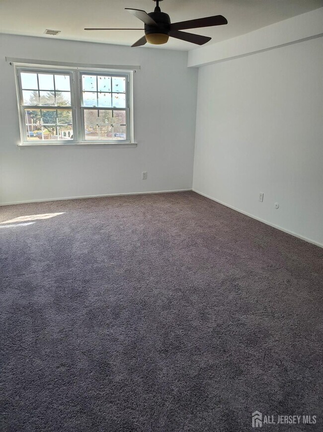 Foto del edificio - 225 College Dr