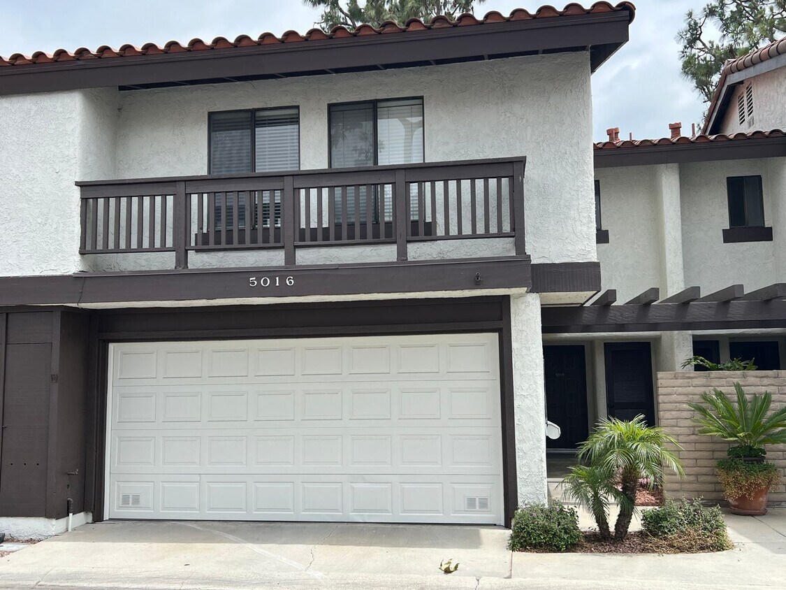 Primary Photo - Gorgeous Condo Townhome at The Fountains