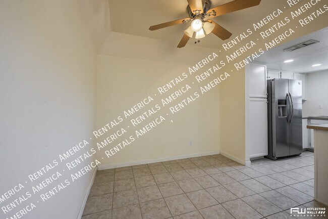 Foto del edificio - 925 N College Ave