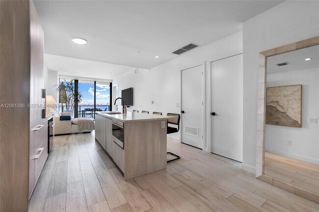 Foto del edificio - 480 NE 31st St