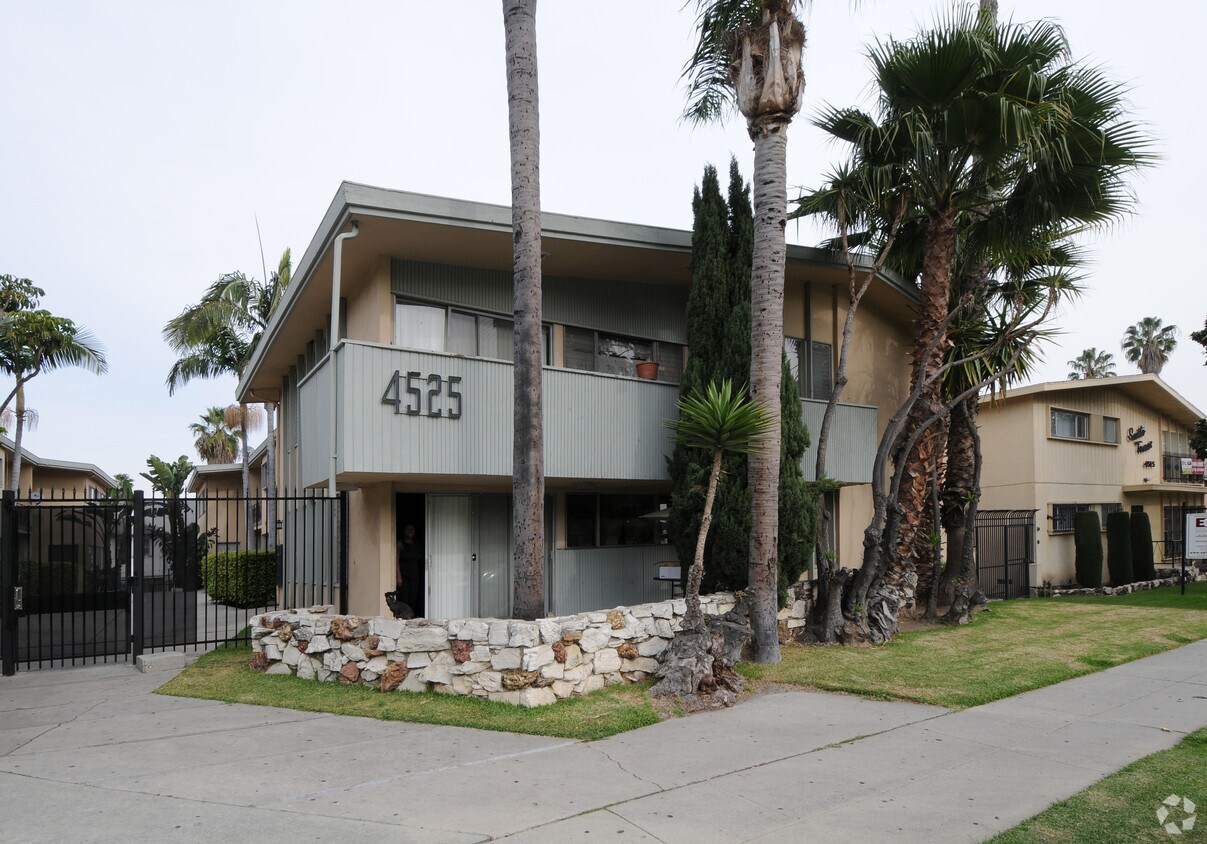 Primary Photo - 4525 Santo Tomas Dr