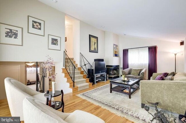 Affordable and Convenient - Redline Metro ... - Affordable and Convenient - Redline Metro ... Apartment