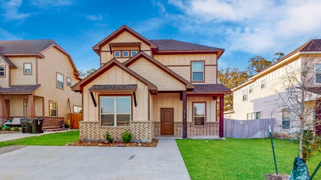 Photo - 311 Fairway Dr House