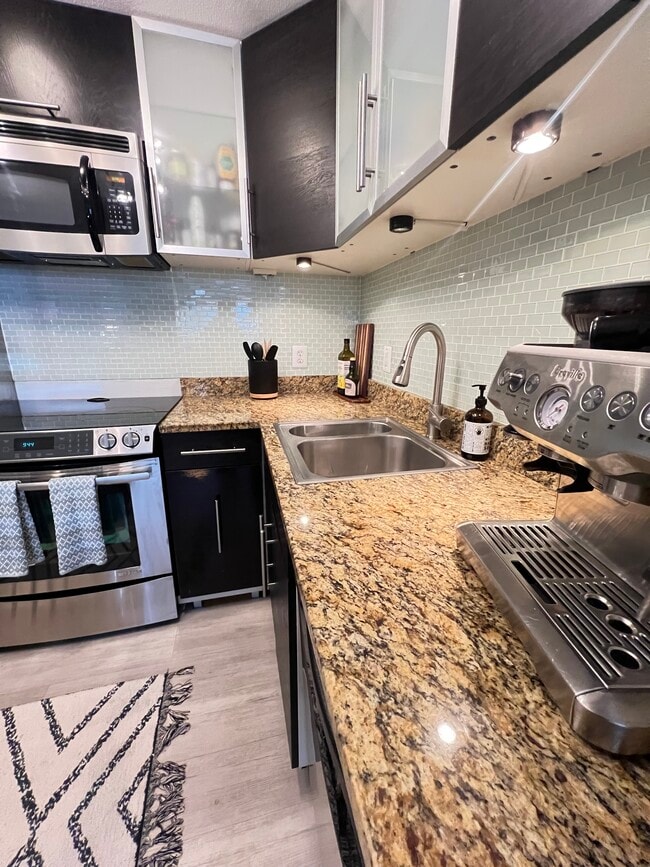 Foto del edificio - 1032 N Clarkson St