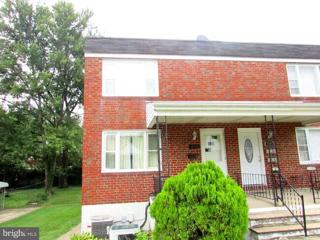 Foto del edificio - 4611 Parkwood Ave