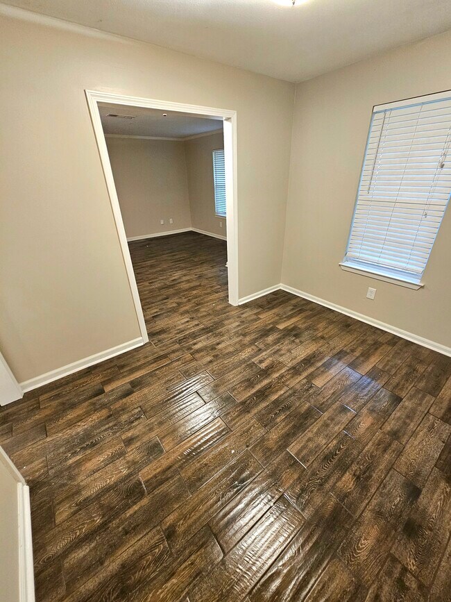 Foto del edificio - 516 Colynwood Dr