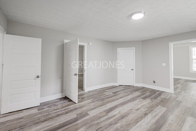 Building Photo - Charming 2 Bedroom in LaGrange!